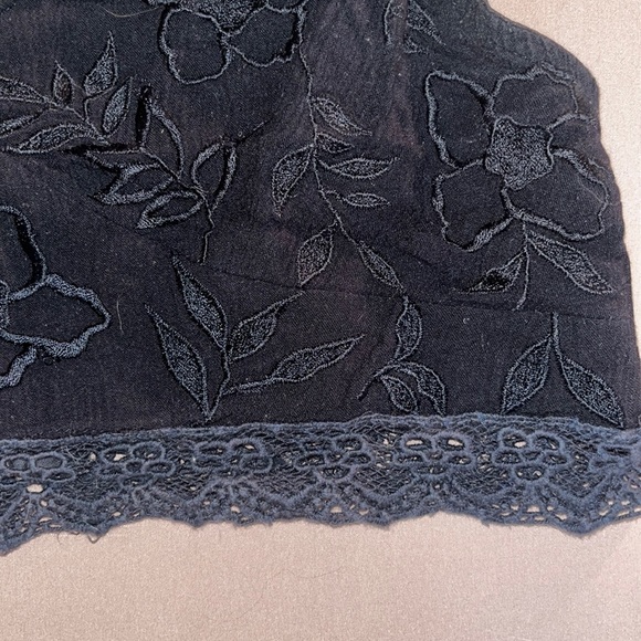 Black crochet crop top - Picture 2 of 3